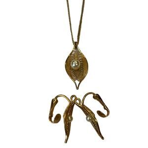 Vintage Sarah Cov Gold Tone Filigree Leaf Pearl Set Necklace Clip on Earrings